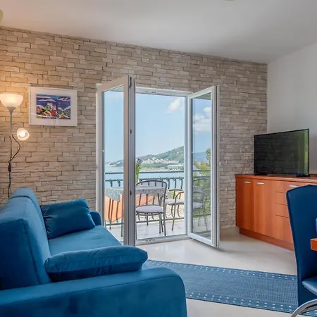 Mirta A Omiš